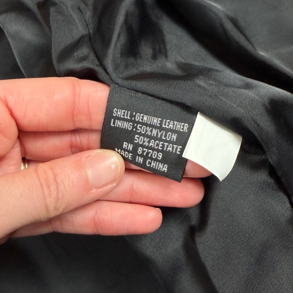 Black belted jacket - Picture 5 of 10